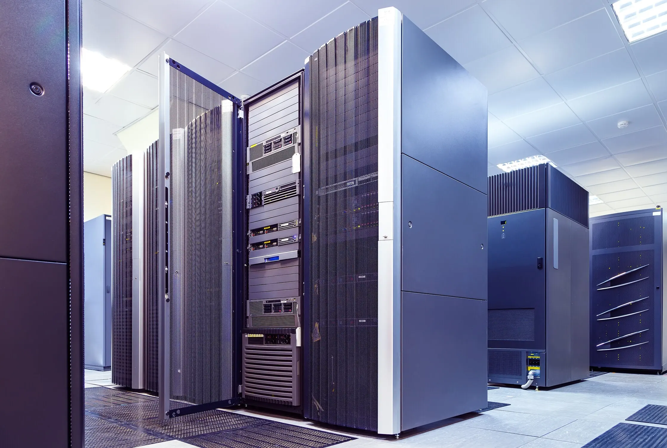 Globally distributed data centers